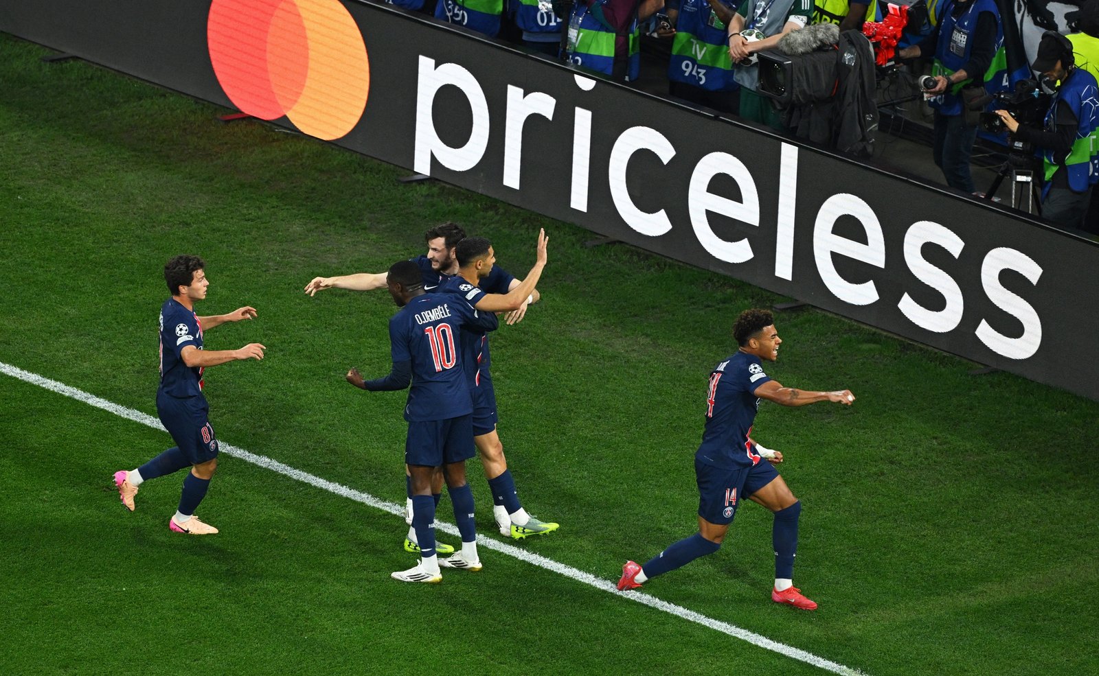 PSG é campeão da Champions pela primeira vez após massacre de 5 a 0 na final