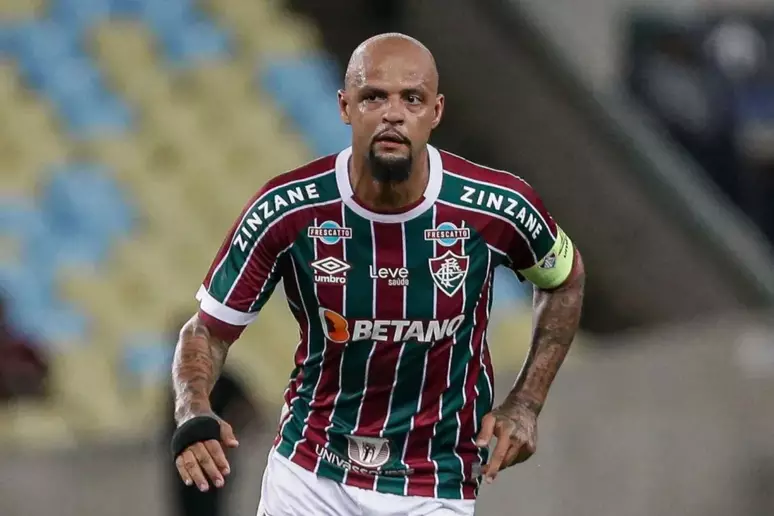 Fluminense e Borussia travam batalha defensiva e ficam no 0x0 em jogo de poucos claros